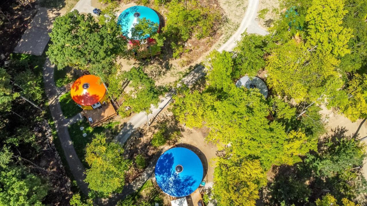 Yourtes Glamping Du Poisson Blanc Notre-Dame-du-Laus Экстерьер фото